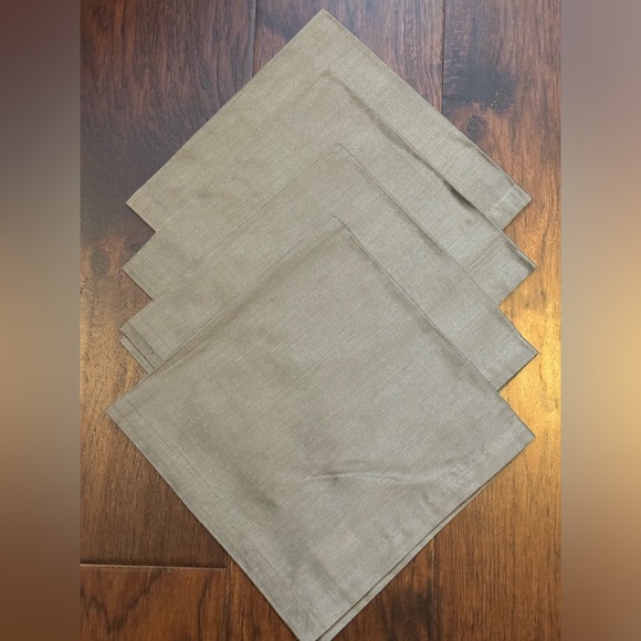 Crate&Barrel Silver Lyra Napkins - Set of 4 - Picture 1 of 3